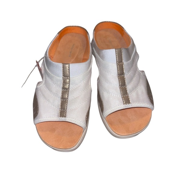 Easy Spirit Womens Traciee Cream and Bronze Sandals - Picture 1 of 4